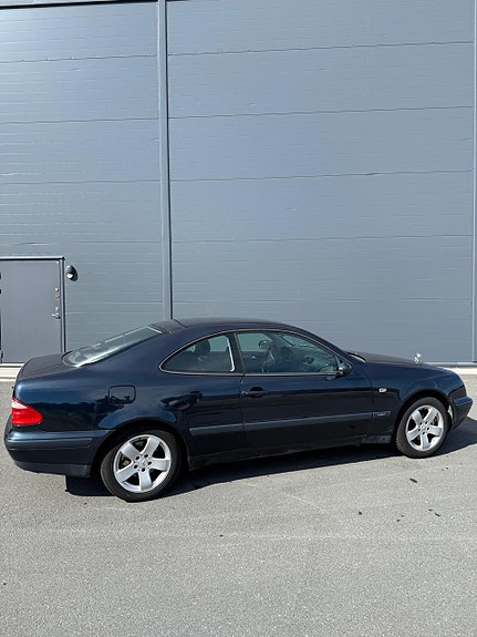 Mercedes-Benz CLK320 6 of 7
