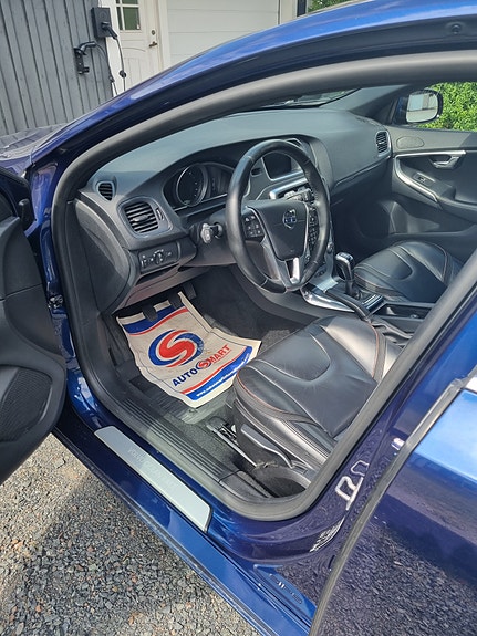 Volvo V40 6 of 8