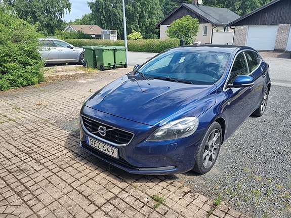 Volvo V40 3 of 5