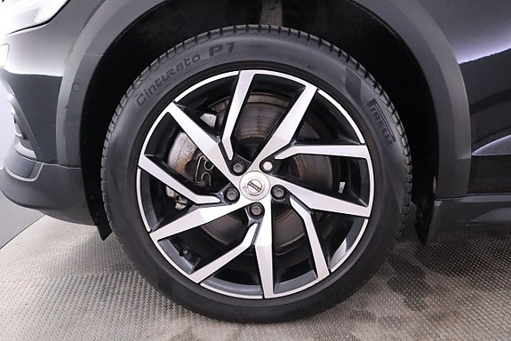 Volvo V60 Cross Country 9 of 22