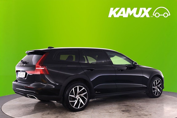 Volvo V60 Cross Country 2 of 22