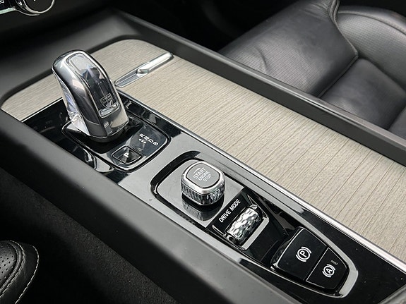 Volvo XC60 25 of 30