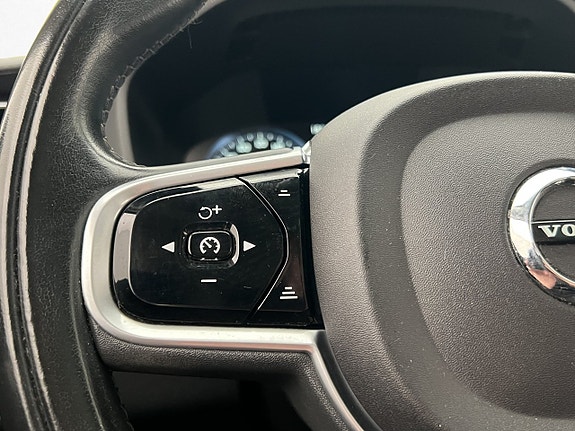 Volvo XC60 13 of 30