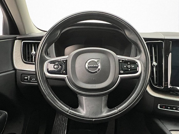 Volvo XC60 12 of 30