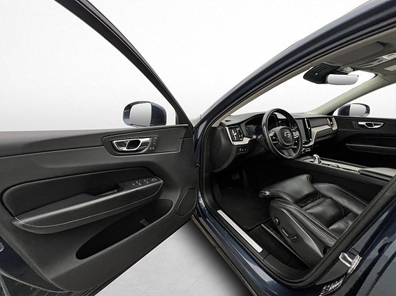 Volvo XC60 8 of 30