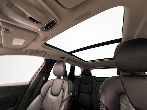 Volvo XC60 10 of 30