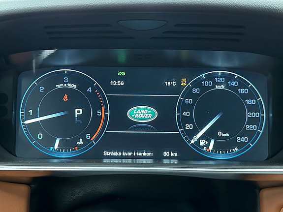 Land Rover Range Rover Sport 24 of 30