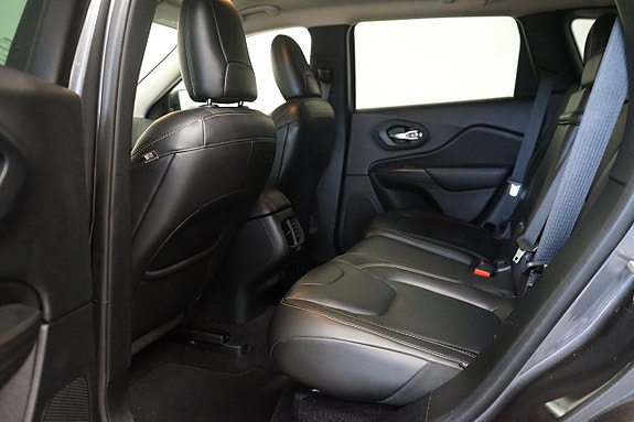 Jeep Cherokee 10 of 12