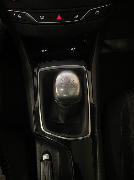 Peugeot 308 SW 10 of 14