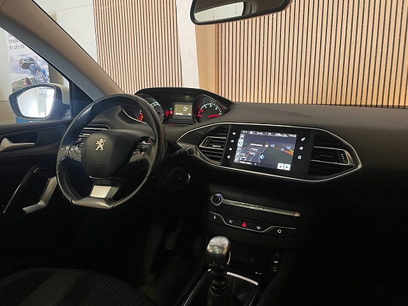 Peugeot 308 SW 8 of 14
