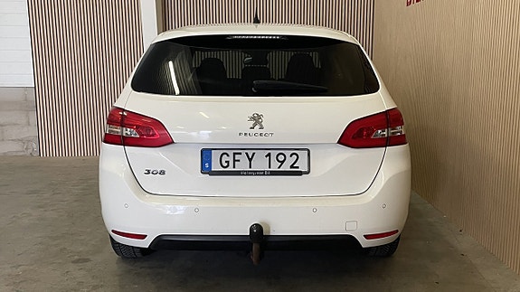 Peugeot 308 SW 4 of 5