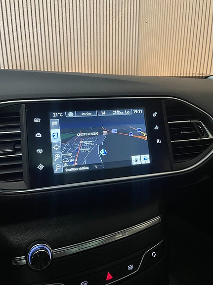 Peugeot 308 SW 11 of 14