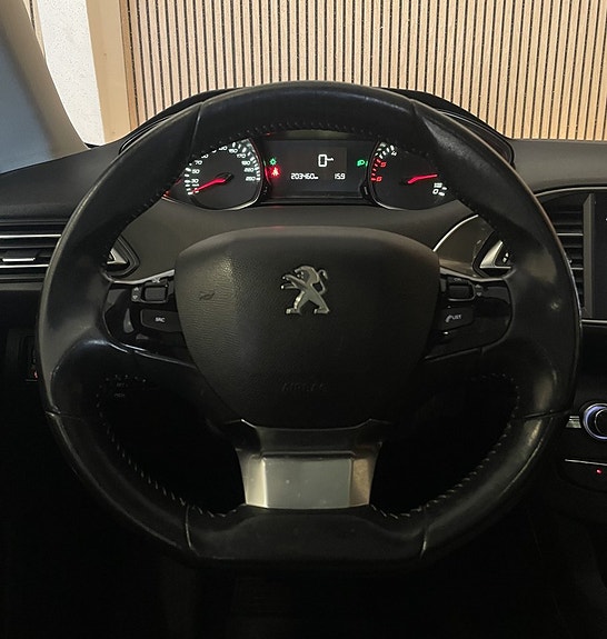 Peugeot 308 SW 9 of 14