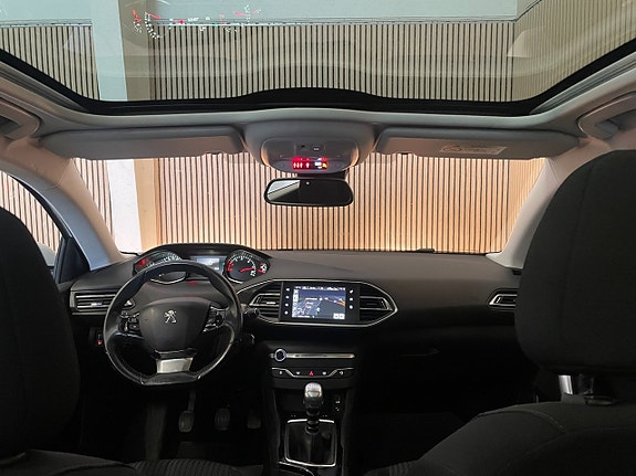 Peugeot 308 SW 7 of 14