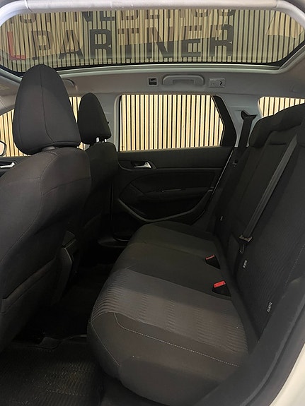 Peugeot 308 SW 12 of 14