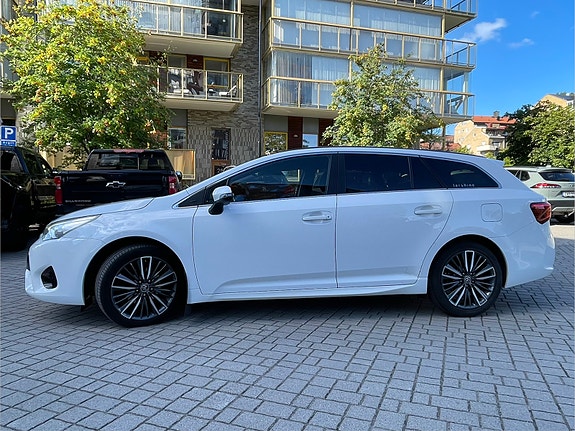 Toyota Avensis 4 of 5