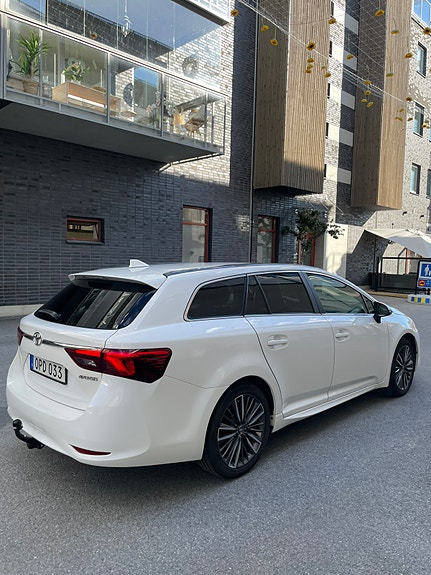 Toyota Avensis 3 of 5