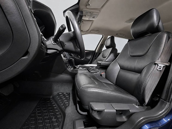Volvo XC70 12 of 24