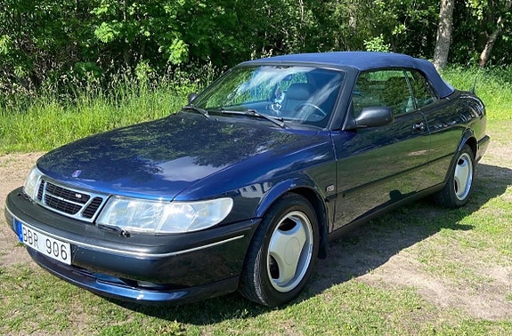 Saab 900 2 of 5