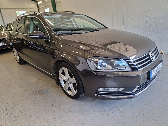 Volkswagen Passat 2 of 16