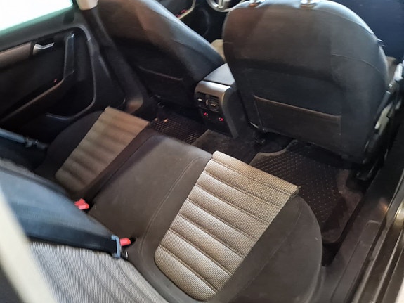 Volkswagen Passat 11 of 16