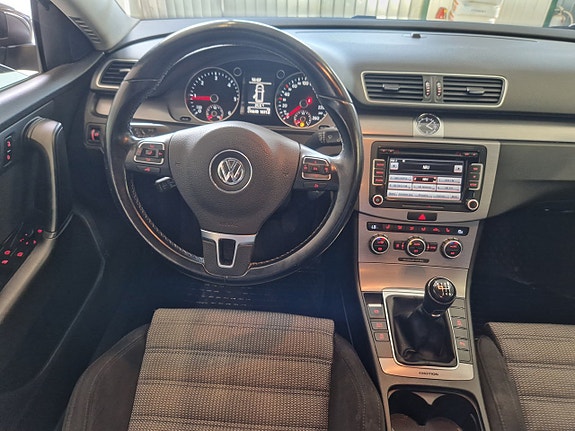 Volkswagen Passat 8 of 16