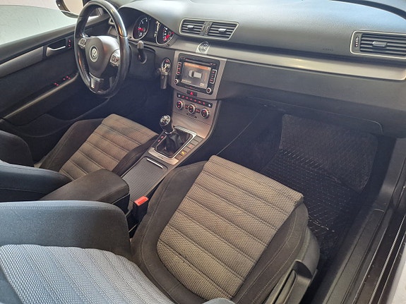 Volkswagen Passat 6 of 16
