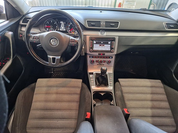 Volkswagen Passat 7 of 16