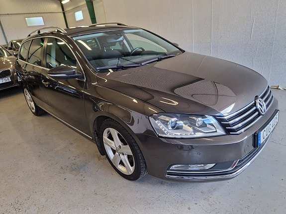 Volkswagen Passat 14 of 16