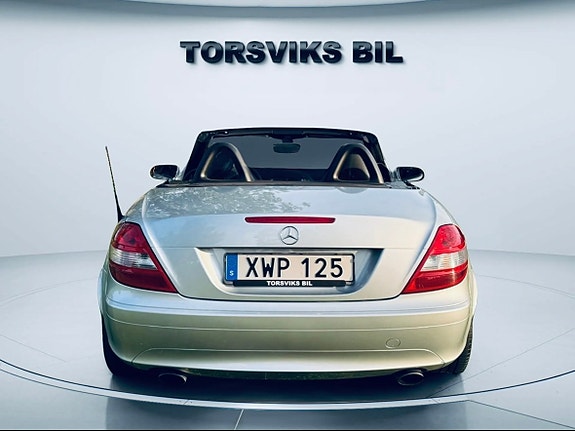 Mercedes-Benz SLK200 4 of 5