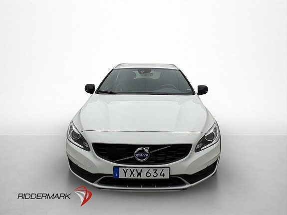 Volvo V60 Cross Country 2 of 5
