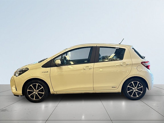 Toyota Yaris 4 of 5