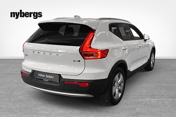 Volvo XC40 4 of 5