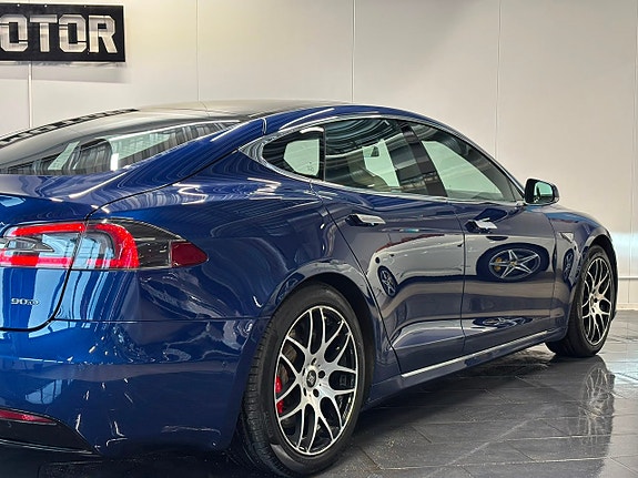 Tesla Model S 11 of 30