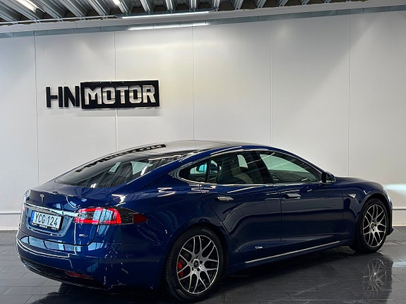 Tesla Model S 7 of 30