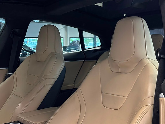 Tesla Model S 17 of 30