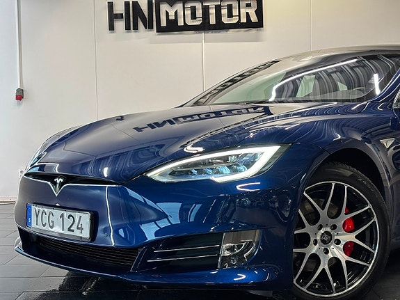 Tesla Model S 2 of 5