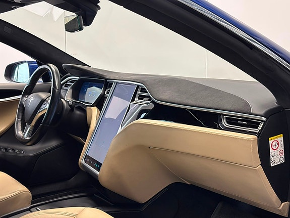 Tesla Model S 29 of 30