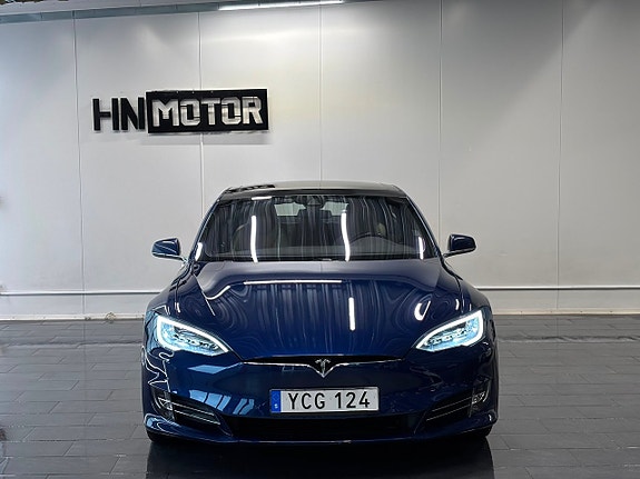 Tesla Model S 4 of 5