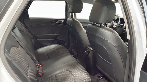 Kia Ceed 5 of 9