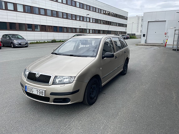 Skoda Fabia 2 of 5