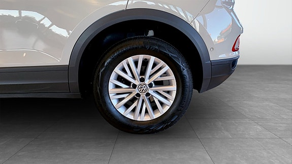 Volkswagen T-Roc 6 of 13