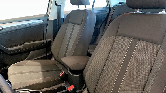 Volkswagen T-Roc 8 of 13