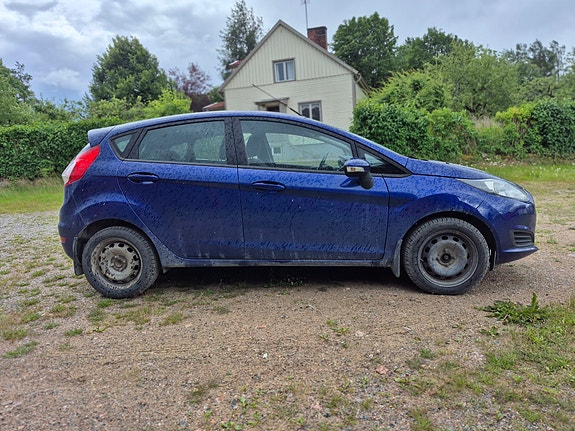 Ford Fiesta 4 of 5