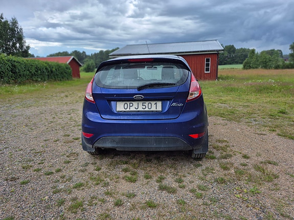 Ford Fiesta 2 of 5