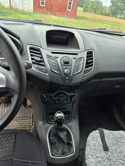 Ford Fiesta 6 of 12