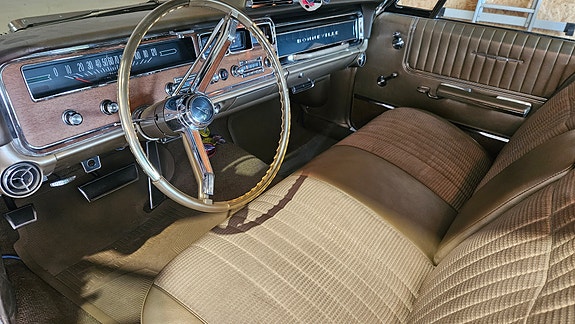 Pontiac Bonneville 5 of 5
