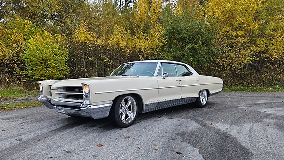 Pontiac Bonneville 3 of 5