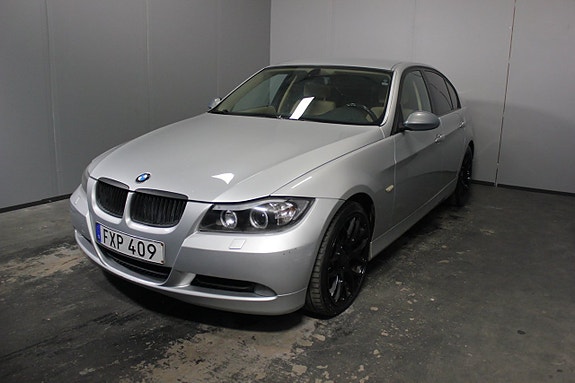 BMW 320d 2 of 5