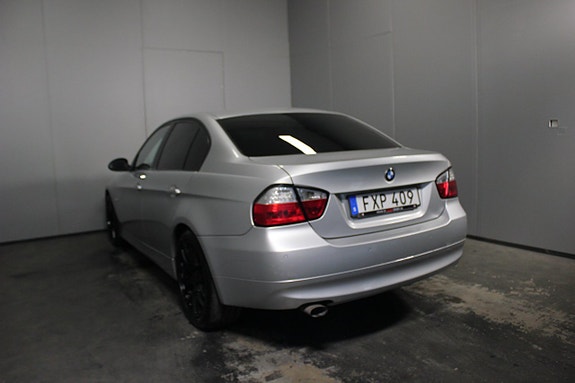 BMW 320d 3 of 5